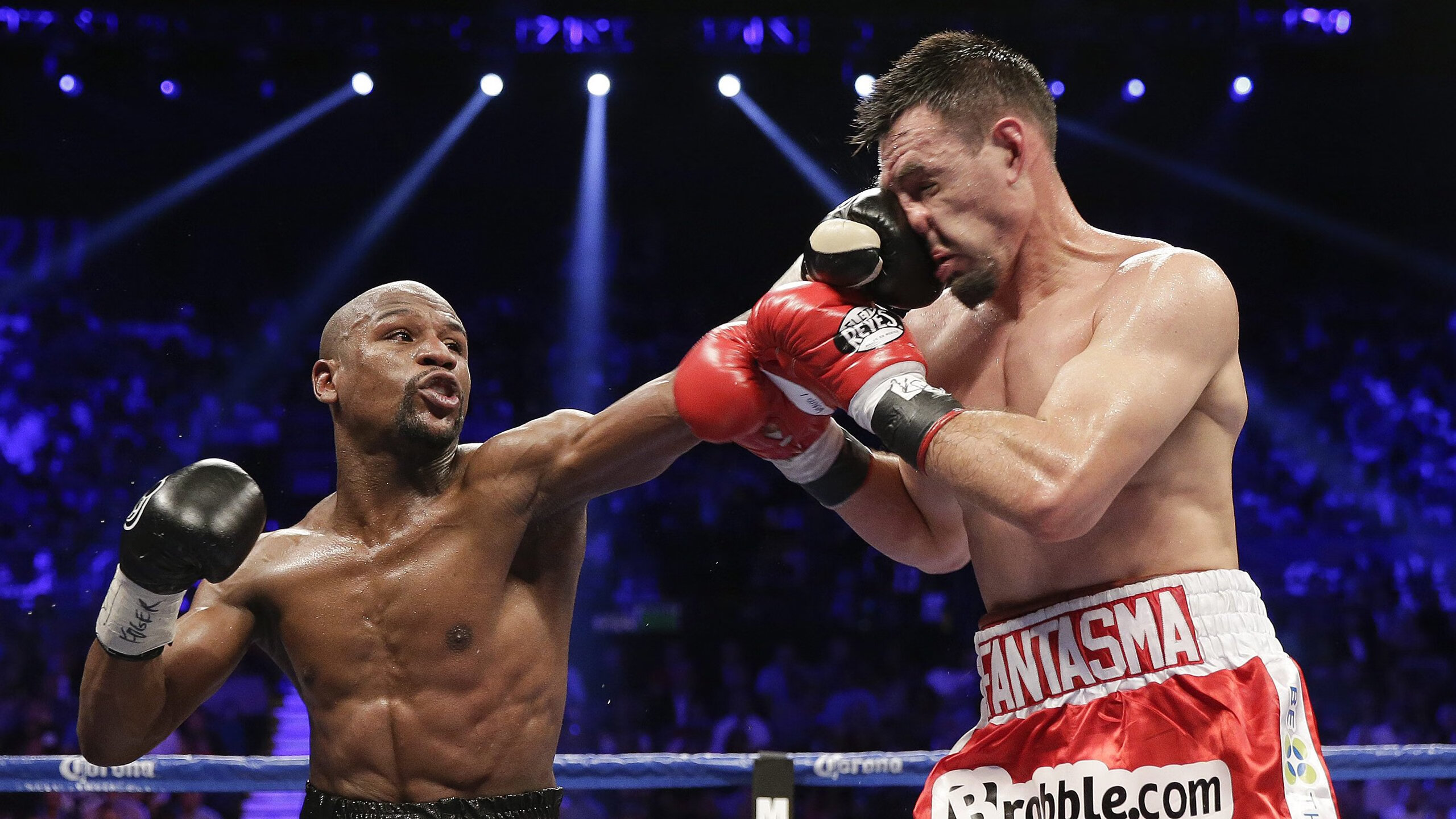 “中国足球协会推动职业联赛标准化”，中国足球协会会标