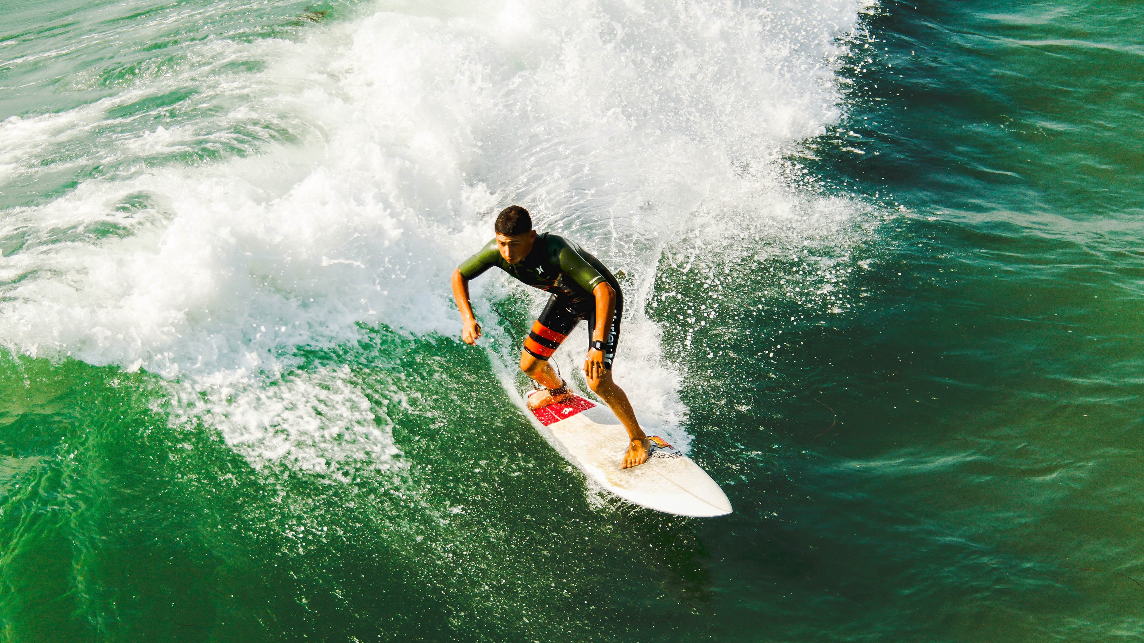 【热点战术】教练如何应对对手的特殊防守布置，教练员非常耐心不厌其烦地给队员们讲解战术安排